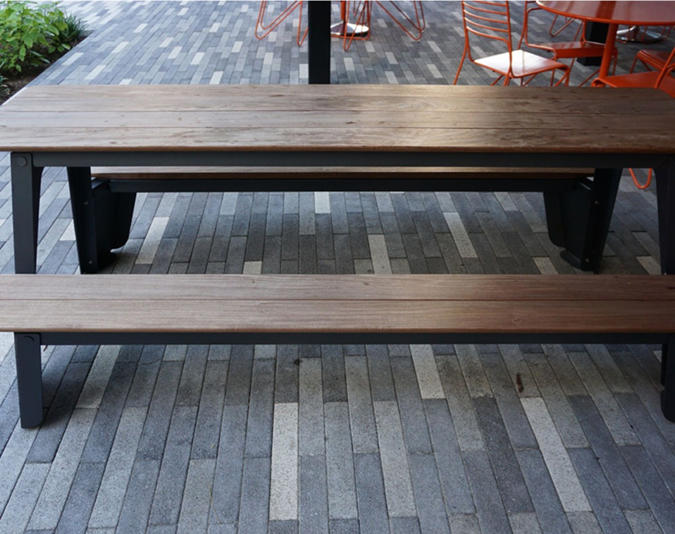 Renfrow+Co fabricated curved wooden-top benches and a large wooden cross<br />
for the outdoor area at River Oaks Baptist School