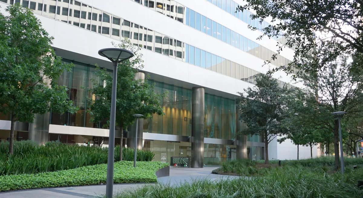 Stylish planters and structures by Renfrow+Co featured in the outdoor courtyard at 1001 Fannin in Houston, showcasing modern architectural fabrication