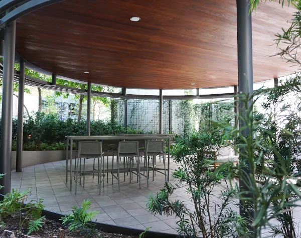Outdoor seating area at 1001 Fannin featuring Renfrow+Co's steel pavilion, expertly fabricated and installed in the heart of Houston's bustling urban environment